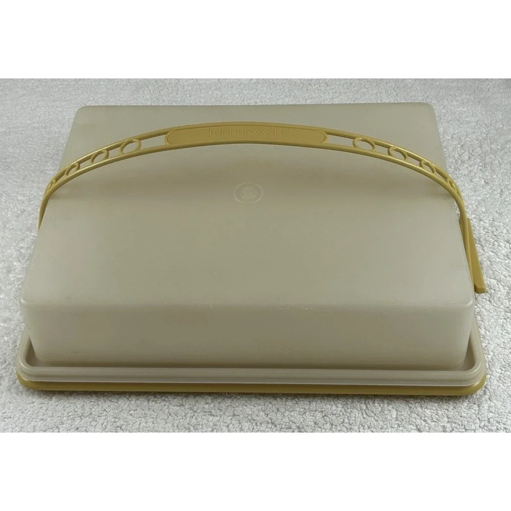 Vtg Tupperware Rectangular Cake Taker 9x13 Harvest Gold Base Handle Snap Lid